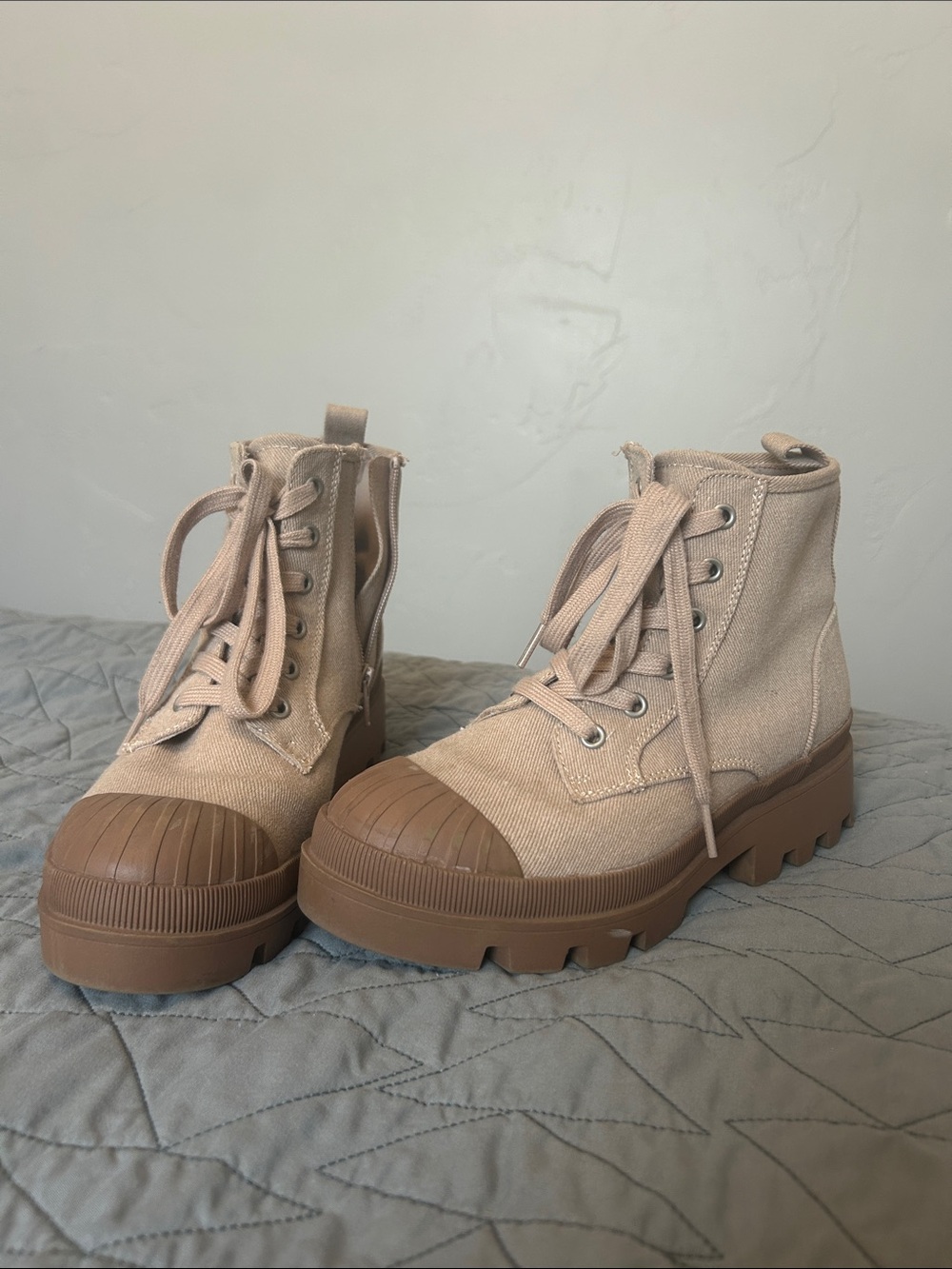 Universal Thread Beige Canvas Lace-Up Lug Boots